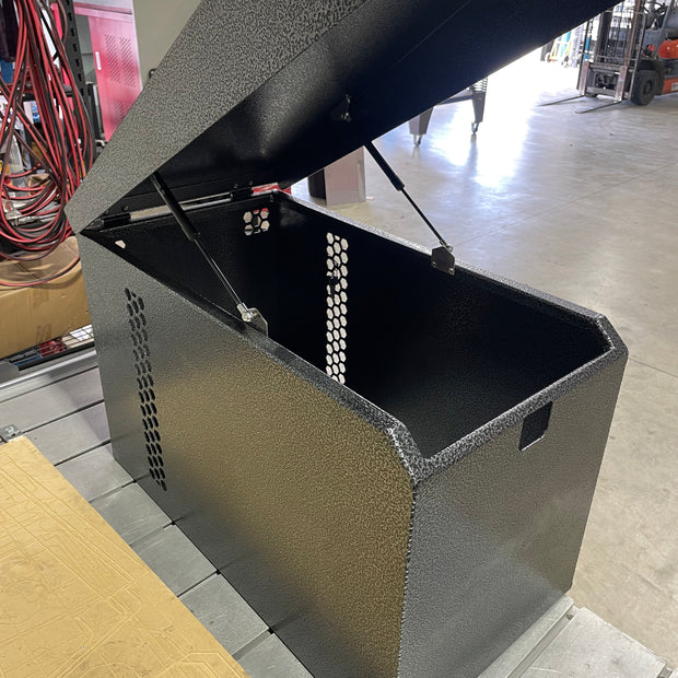 40 L Engel fridge box with room for slim battery and dc-dc Charger.