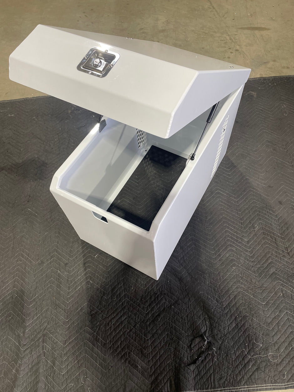 40 L Engel fridge box with room for slim battery and dc-dc Charger.