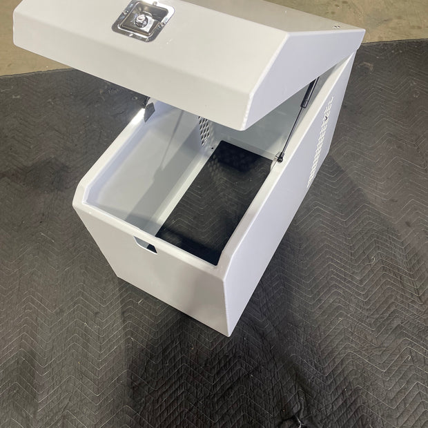 40 L Engel fridge box with room for slim battery and dc-dc Charger.